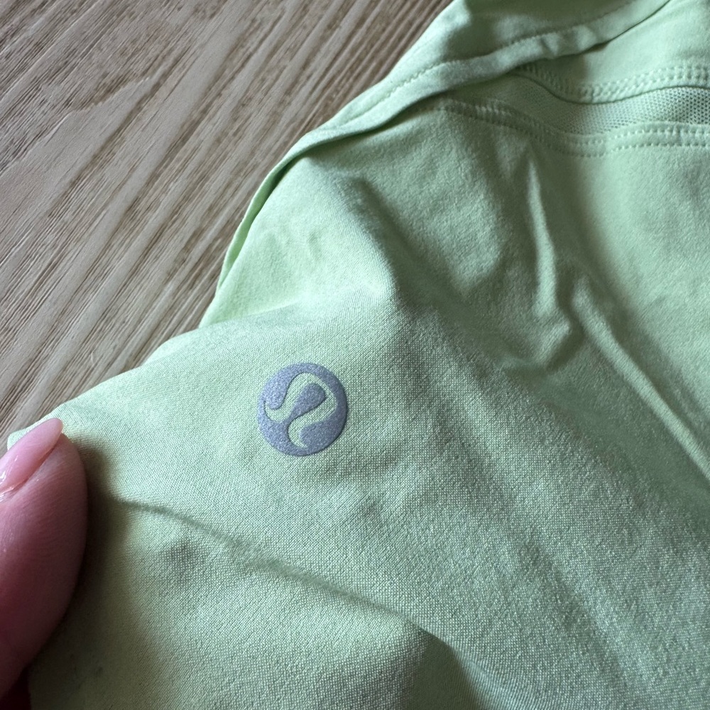 LULULEMON Speed Up HR Shorts 4” *Mesh Vent. NWT. Size XS. - Picture 3 of 4